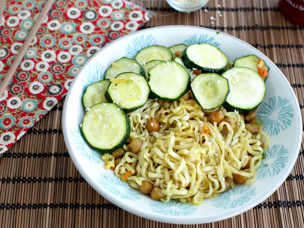 Stegte nudler med ristede kikærter og courgette - foto 2