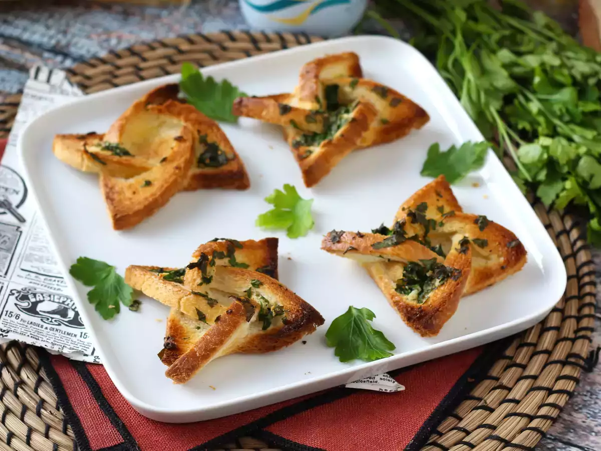 Stjerneformet hvidløgsbrød med toastbrød