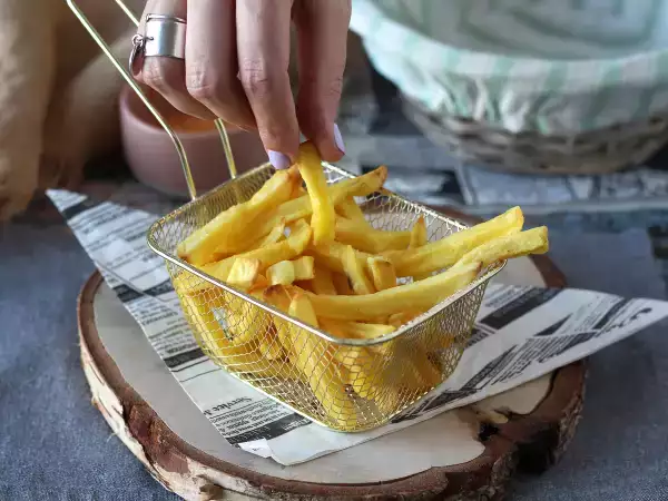Opskrift Super sprøde frosne pommes frites med air fryer!