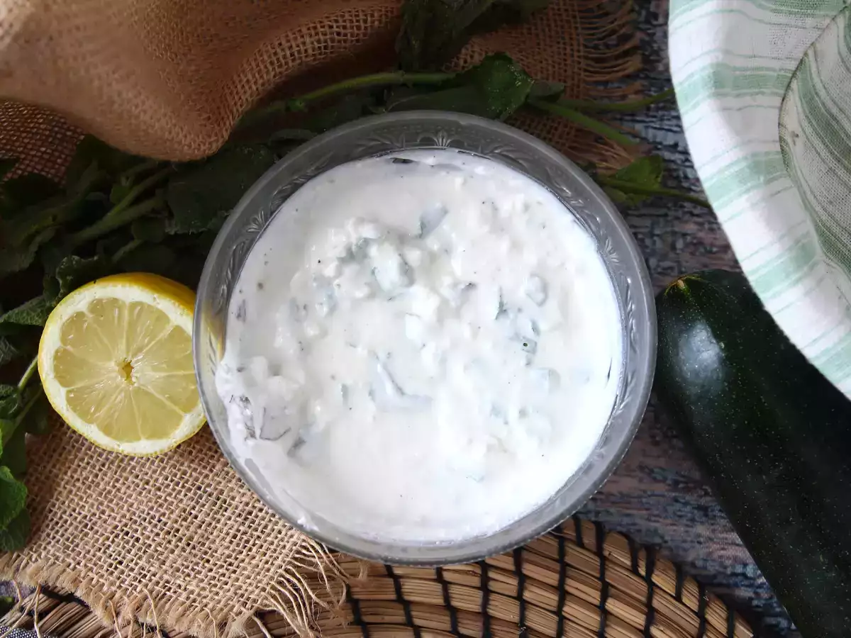 Superfrisk sauce med yoghurt, feta, citron og mynte! - foto 3
