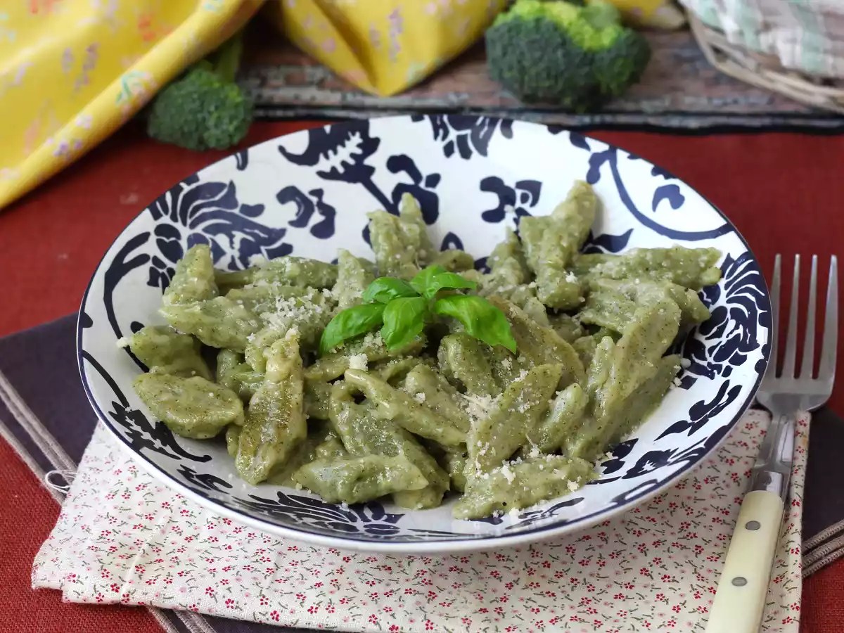 Supernem broccolipasta, der får børn til at blive glade for grøntsager