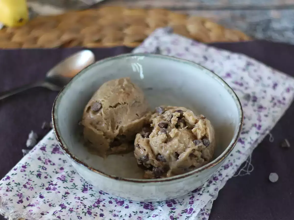 Supernem vegansk bananis med Cookie Dough-smag