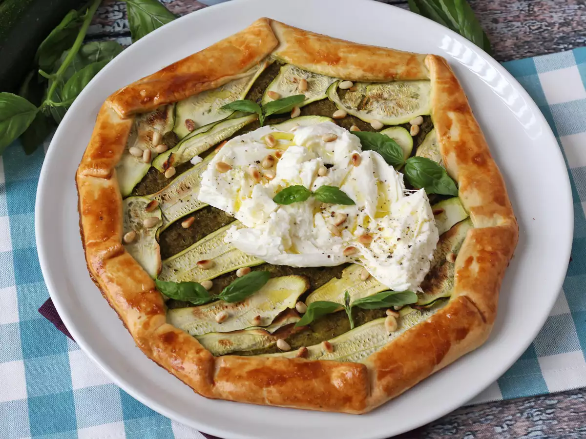 Tærte med pesto og courgetter: en nem opskrift, der dufter af sommer! - foto 6
