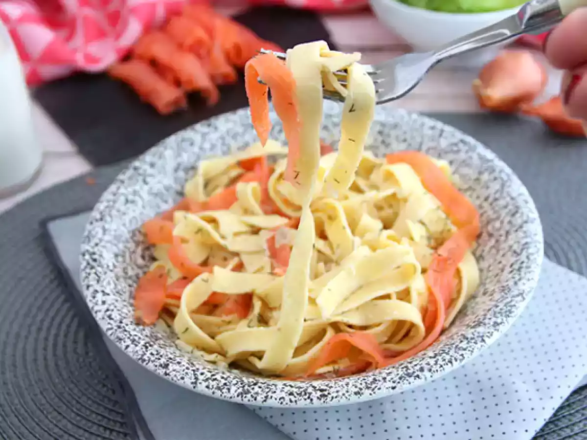 Tagliatelle med røget laks og dild