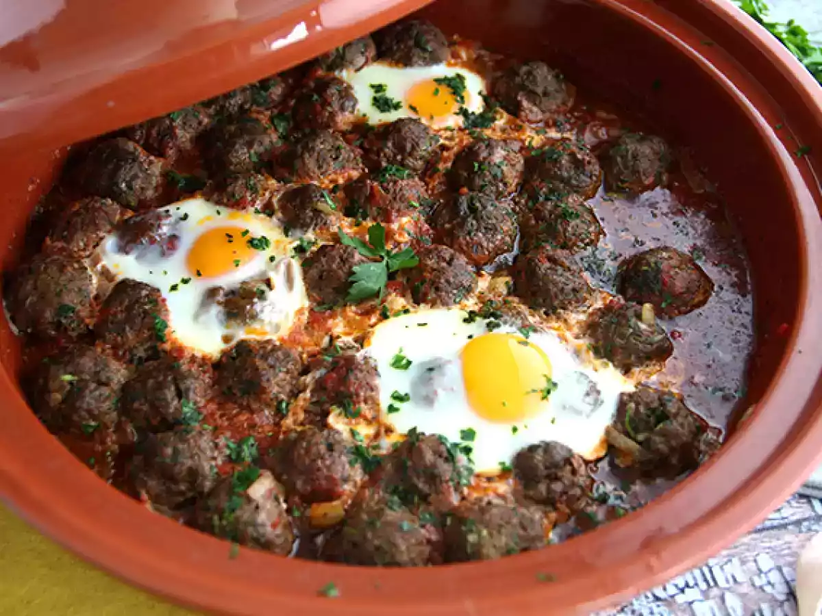 Tajine af kefta (hakkede kødboller med krydderier og urter)