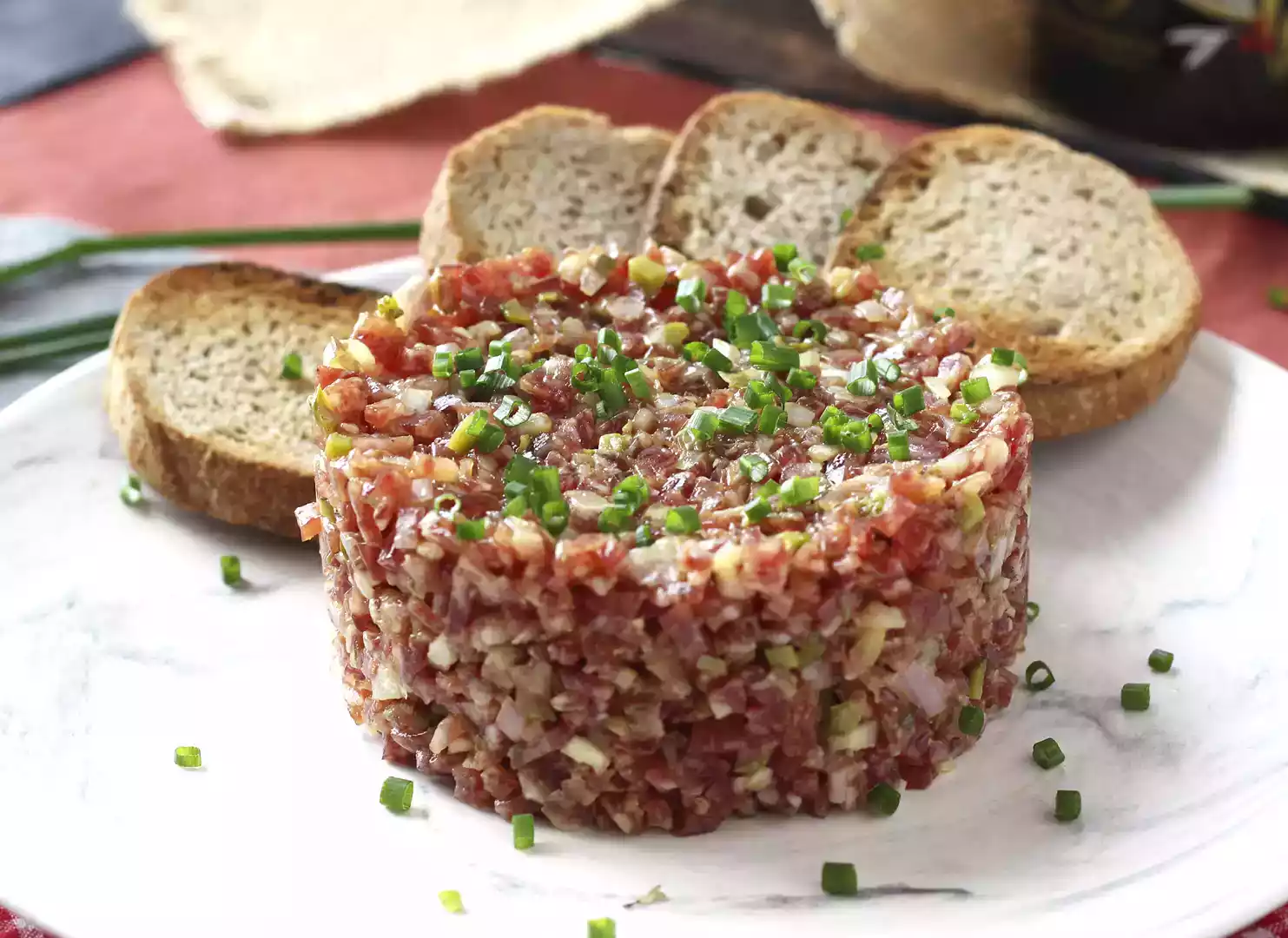 Tartar de fuet: en hurtig version af den klassiske bøftatar