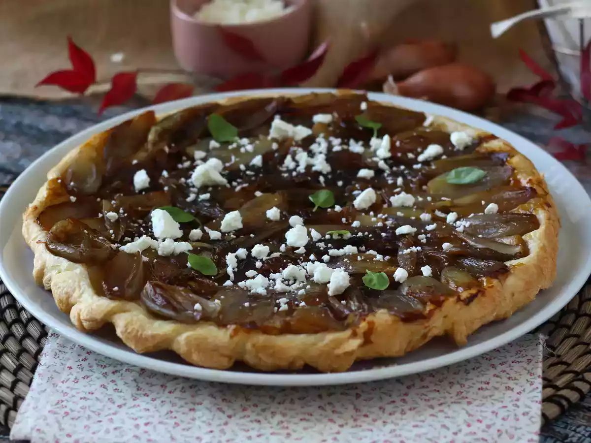 Tarte tatin med skalotteløg og feta, den uimodståelige salte version!