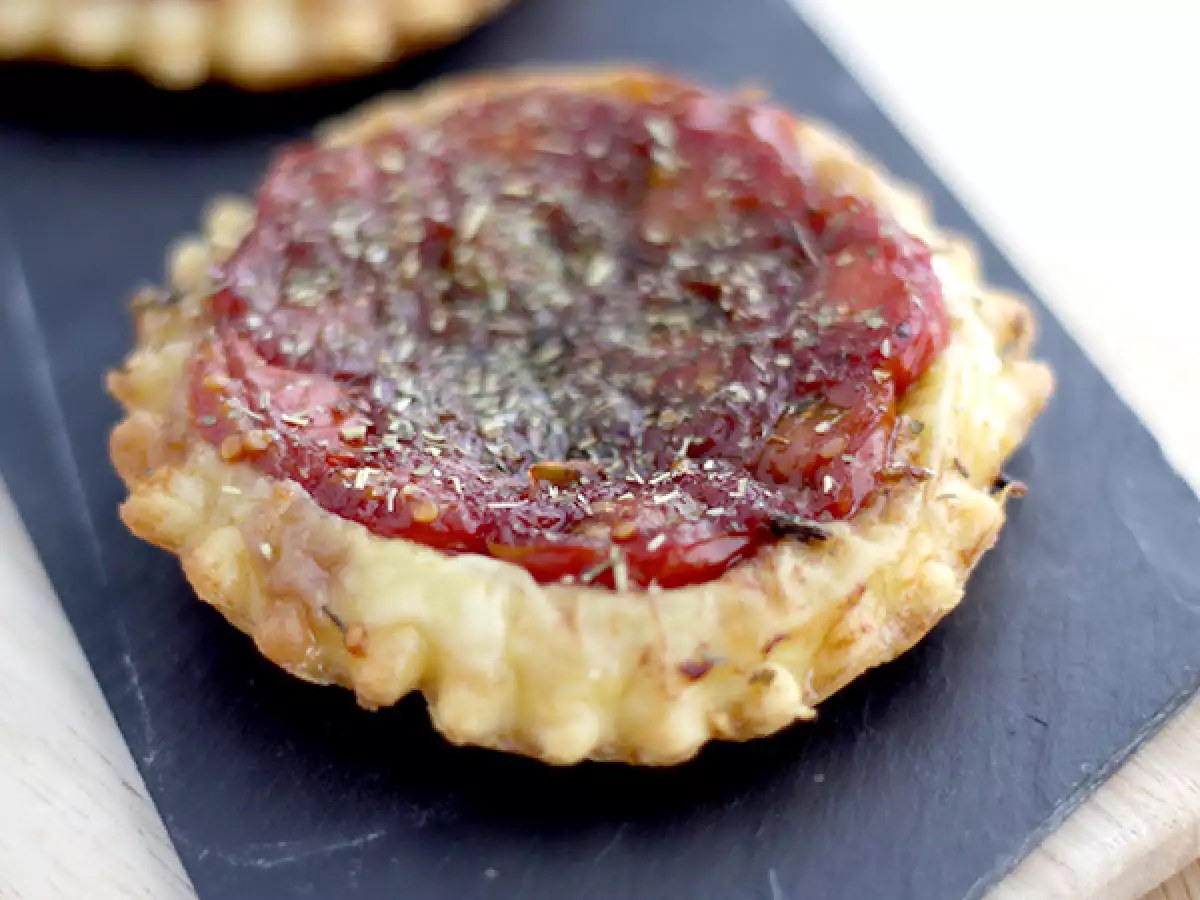 Tarteletter à la Tatin med cherrytomater