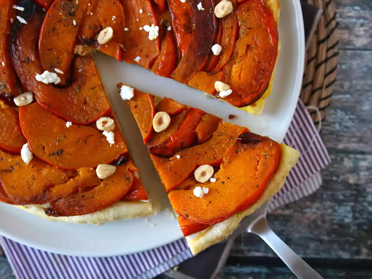 Tatin af græskar med gedeost og honning