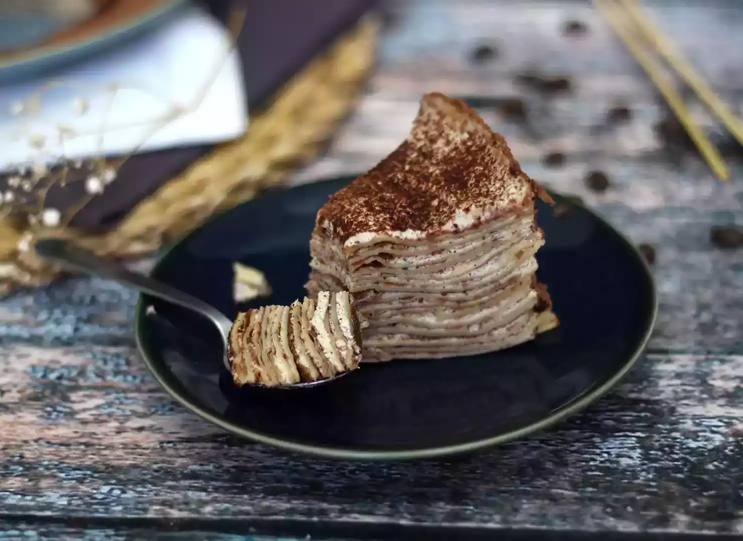 Tiramisu-agtig pandekagekage med kaffe og kakao