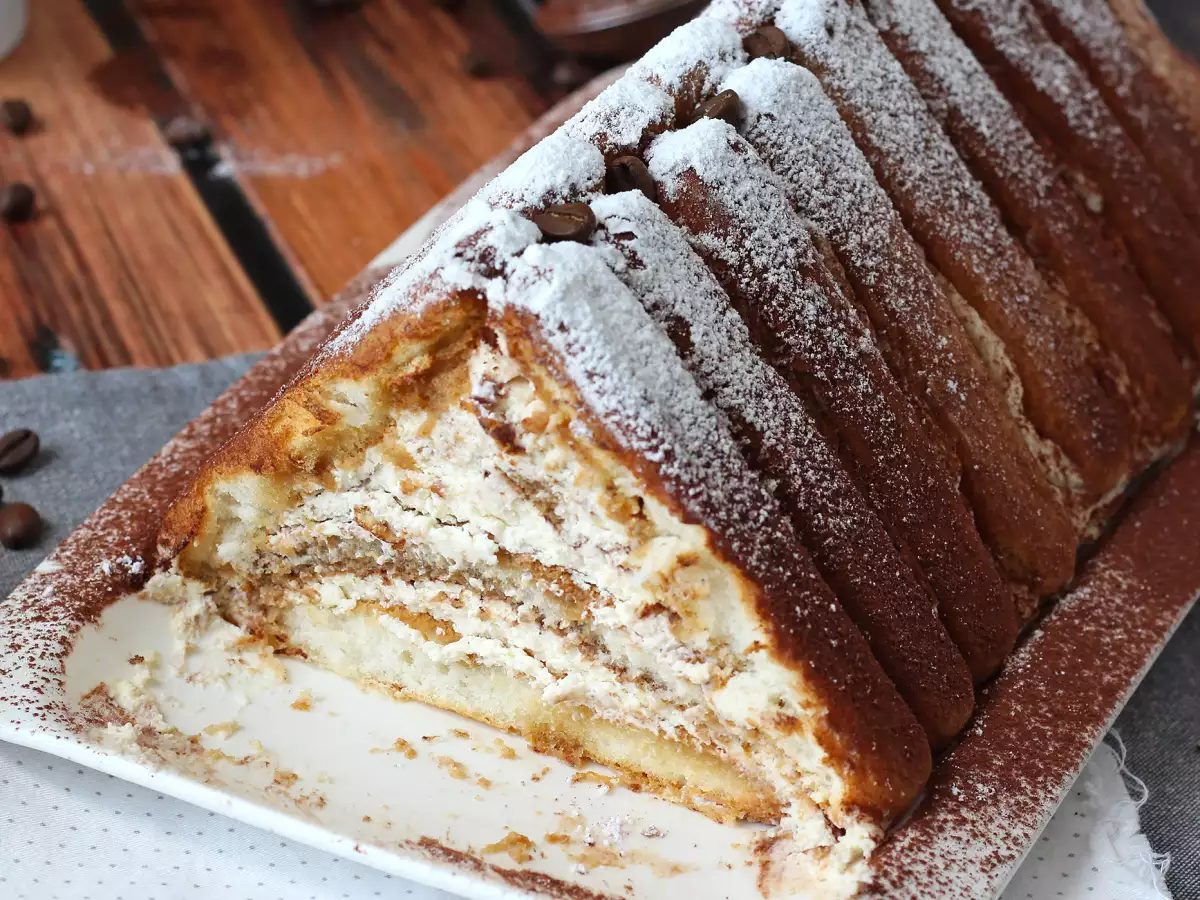 Tiramisu-bûche formet som en hytte – uden form, til kaffeelskere - foto 5