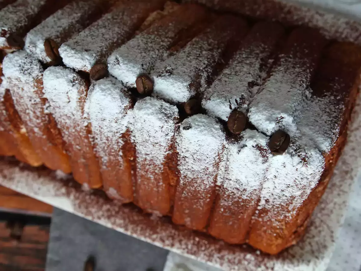 Tiramisu-bûche formet som en hytte – uden form, til kaffeelskere - foto 8