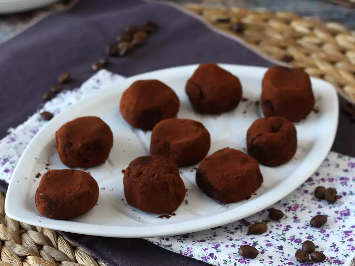 Tiramisu-kugler – den perfekte italienske dessert i miniportioner til kaffen! - foto 3