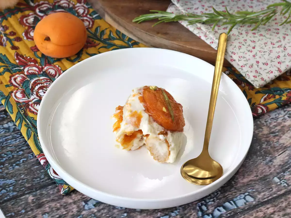 Tiramisu med ristede abrikoser: den perfekte frugtige og smeltende dessert til sommeren - foto 3