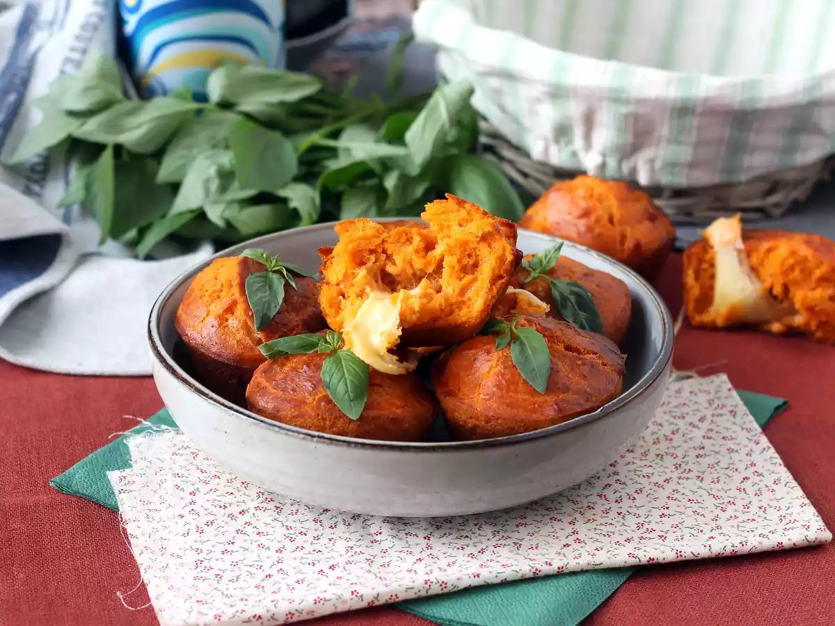 Tomatmuffins med smeltende mozzarellahjerte - foto 4