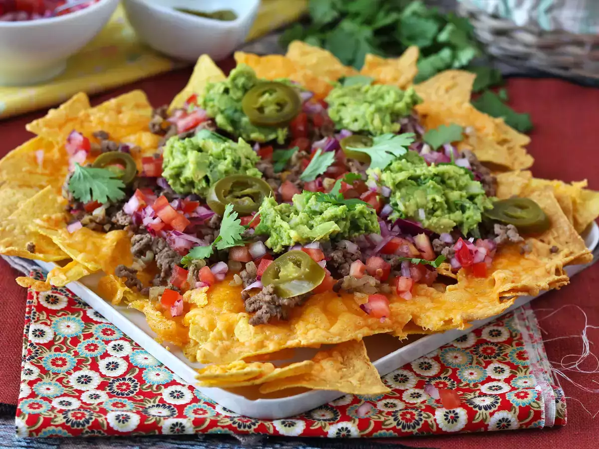 Toppede nachos, der er perfekte til en aperitifmiddag! - foto 3