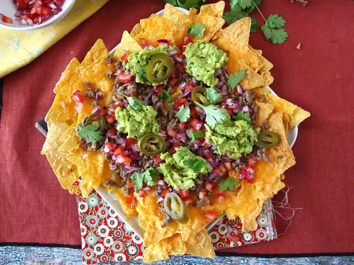 Toppede nachos, der er perfekte til en aperitifmiddag! - foto 7