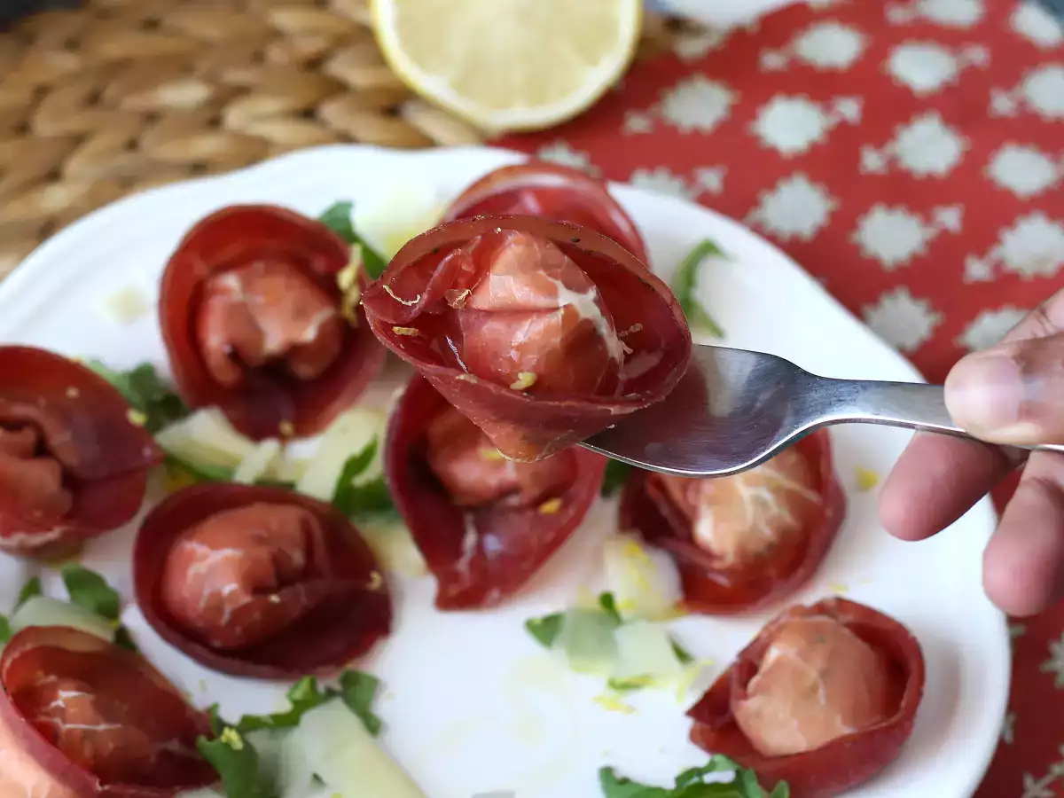 Tortelloni di bresaola fyldt med rucola og ricottaost: velsmagende og klar på 10 minutter! - foto 2