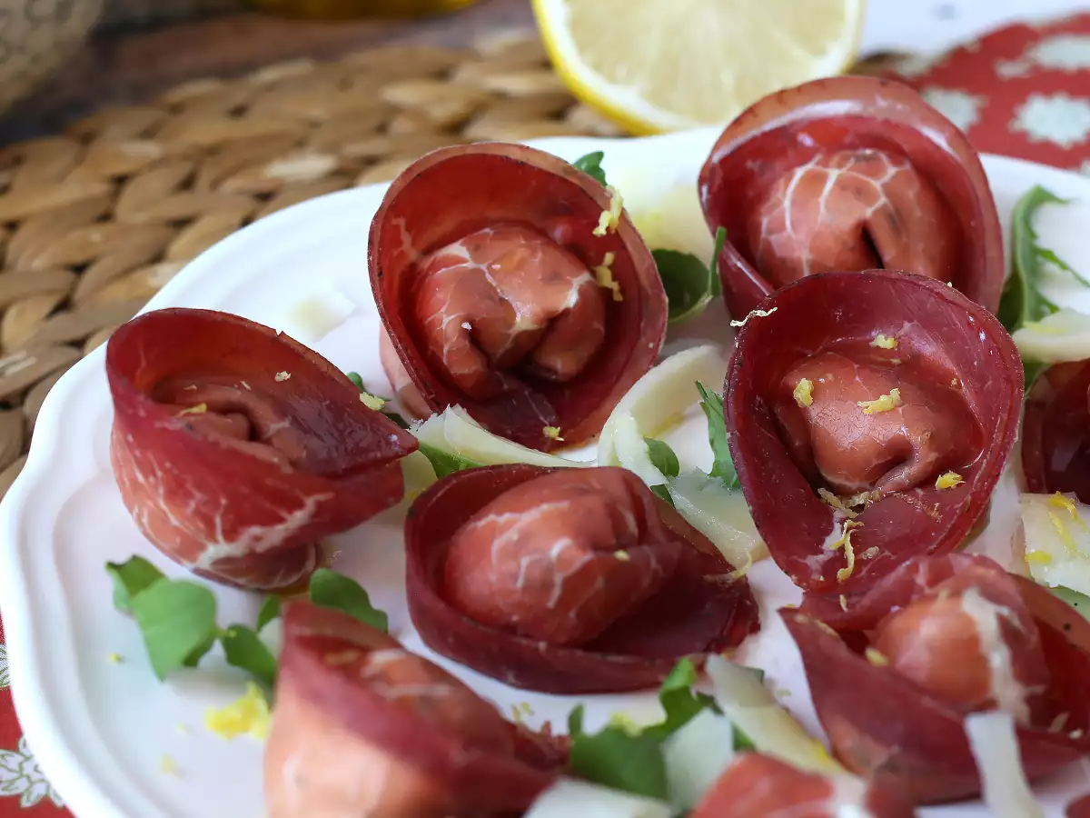 Tortelloni di bresaola fyldt med rucola og ricottaost: velsmagende og klar på 10 minutter! - foto 3