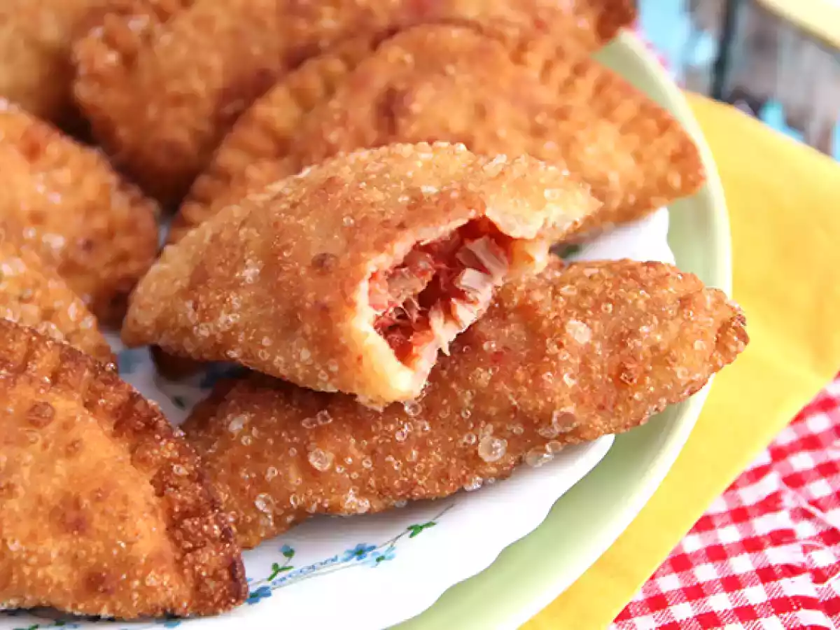 Tunfrikadeller med hjemmelavet dej