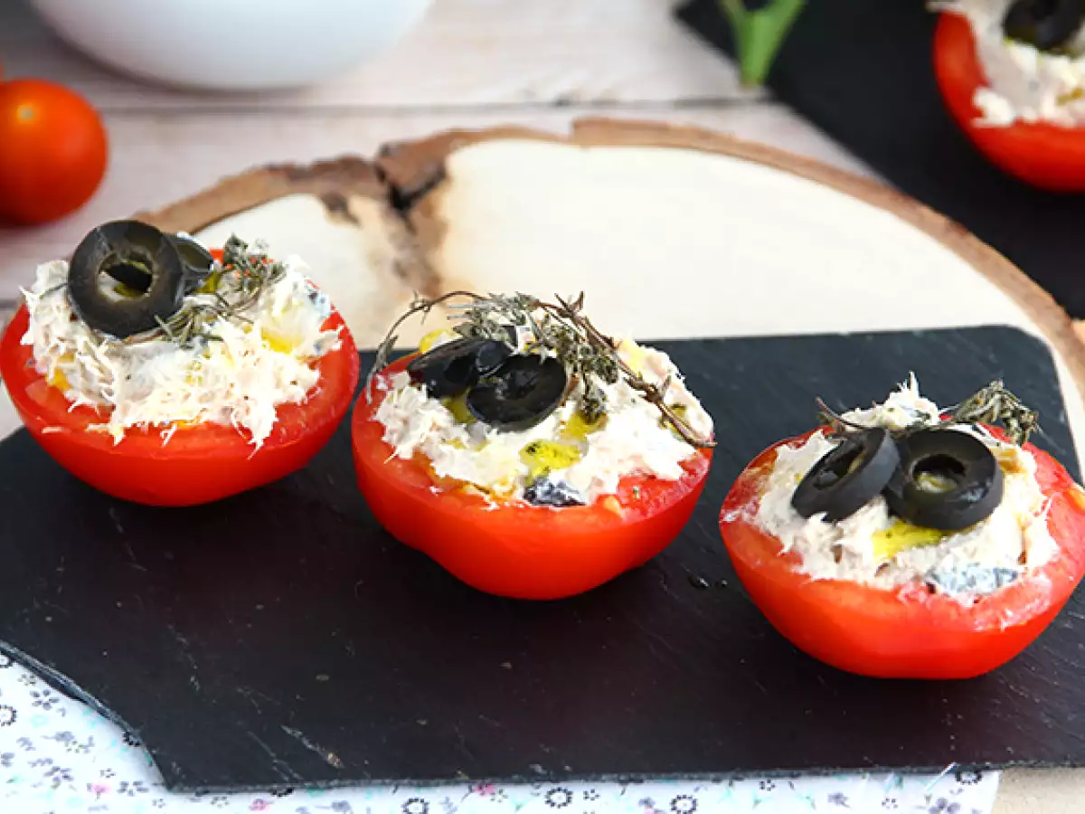 Tunfyldte tomater med friskost og oliven - foto 2