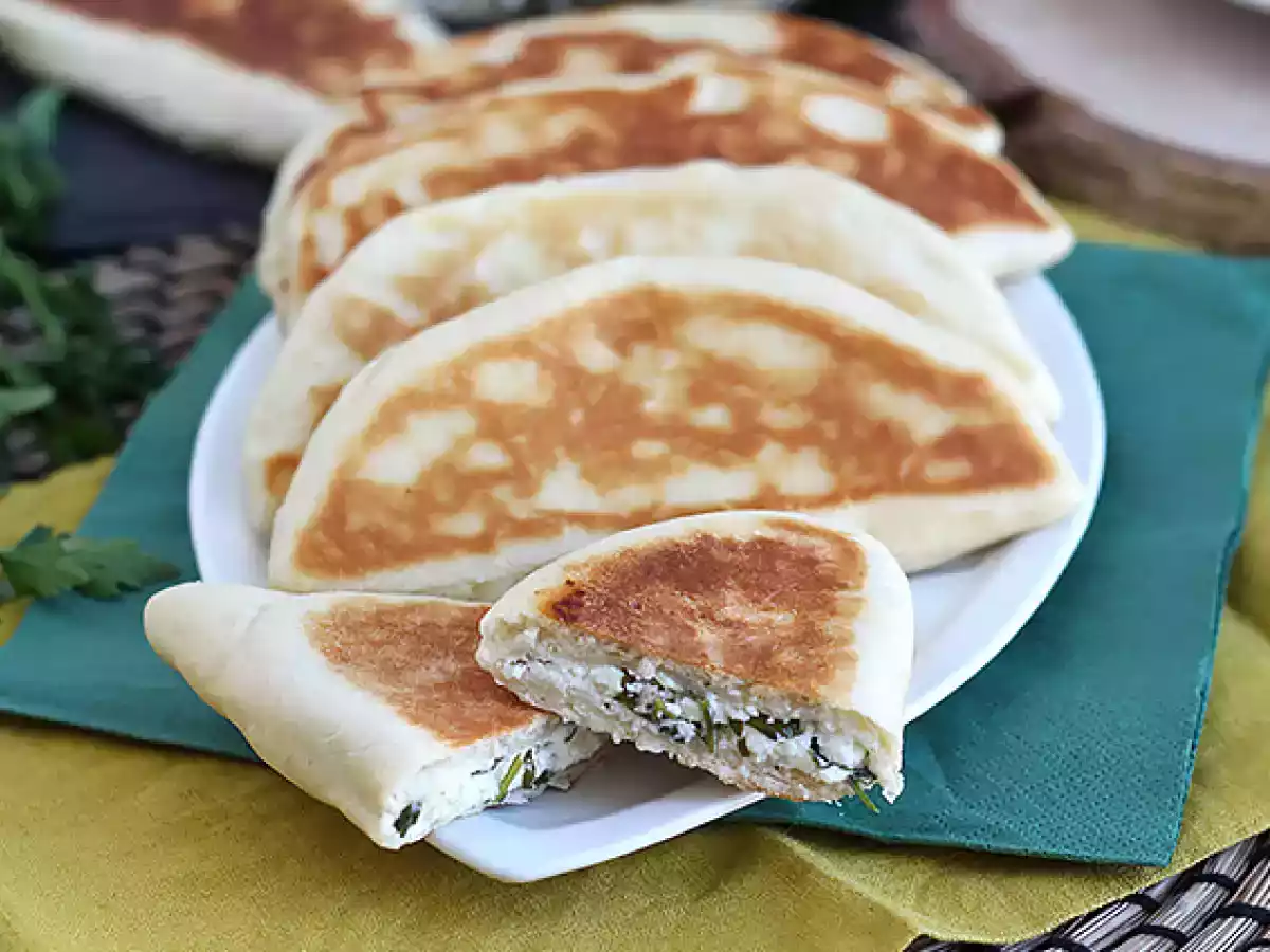 Tyrkiske pandekager fyldt med feta, citron og persille - Gözleme - foto 2