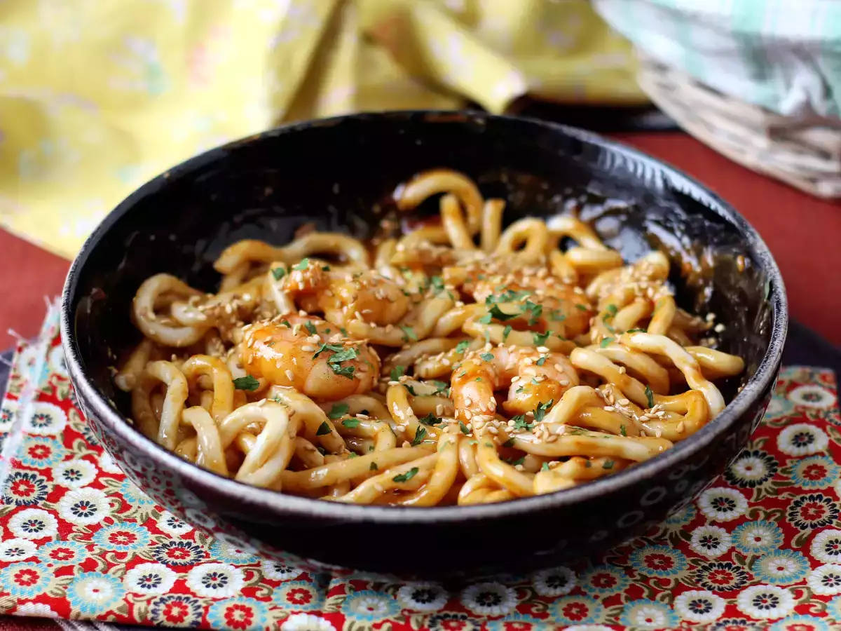 Udon-nudler med rejer og krydret jordnøddesauce - foto 2