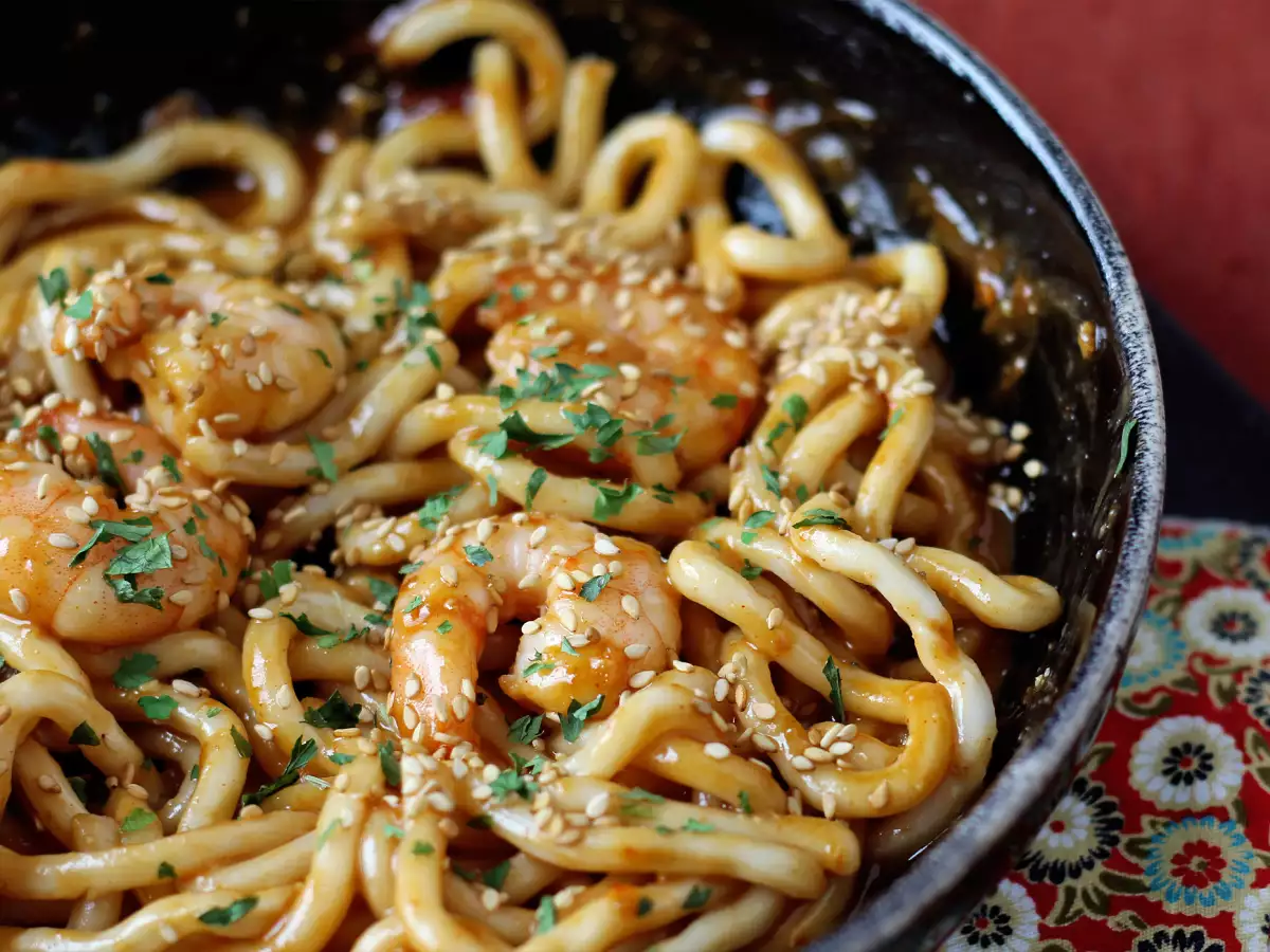 Udon-nudler med rejer og krydret jordnøddesauce - foto 3