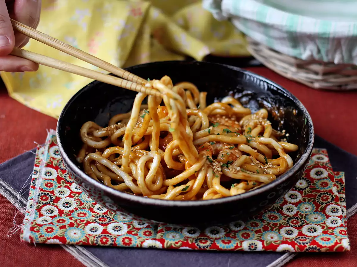 Udon-nudler med rejer og krydret jordnøddesauce - foto 4
