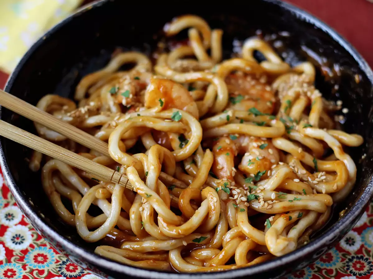 Udon-nudler med rejer og krydret jordnøddesauce - foto 7