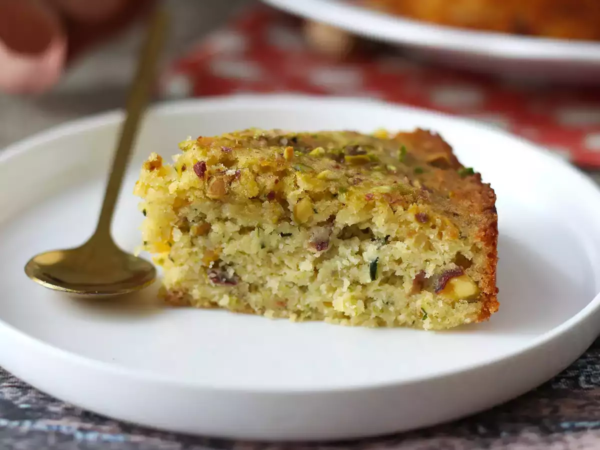 Ultrafugtig pistaciekage med lime og courgette - foto 3