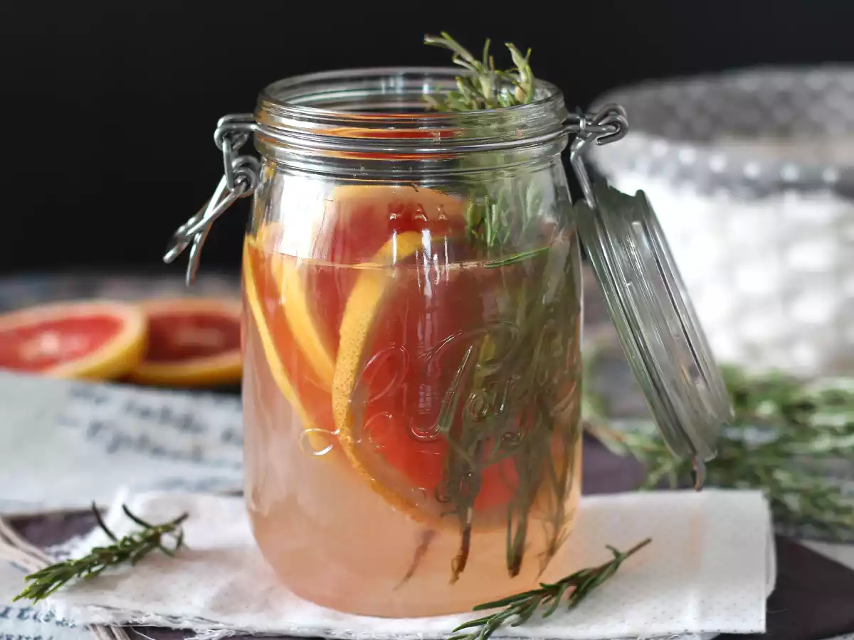 Vand med smag af grapefrugt og rosmarin: detox-drikken uden tilsat sukker - foto 4