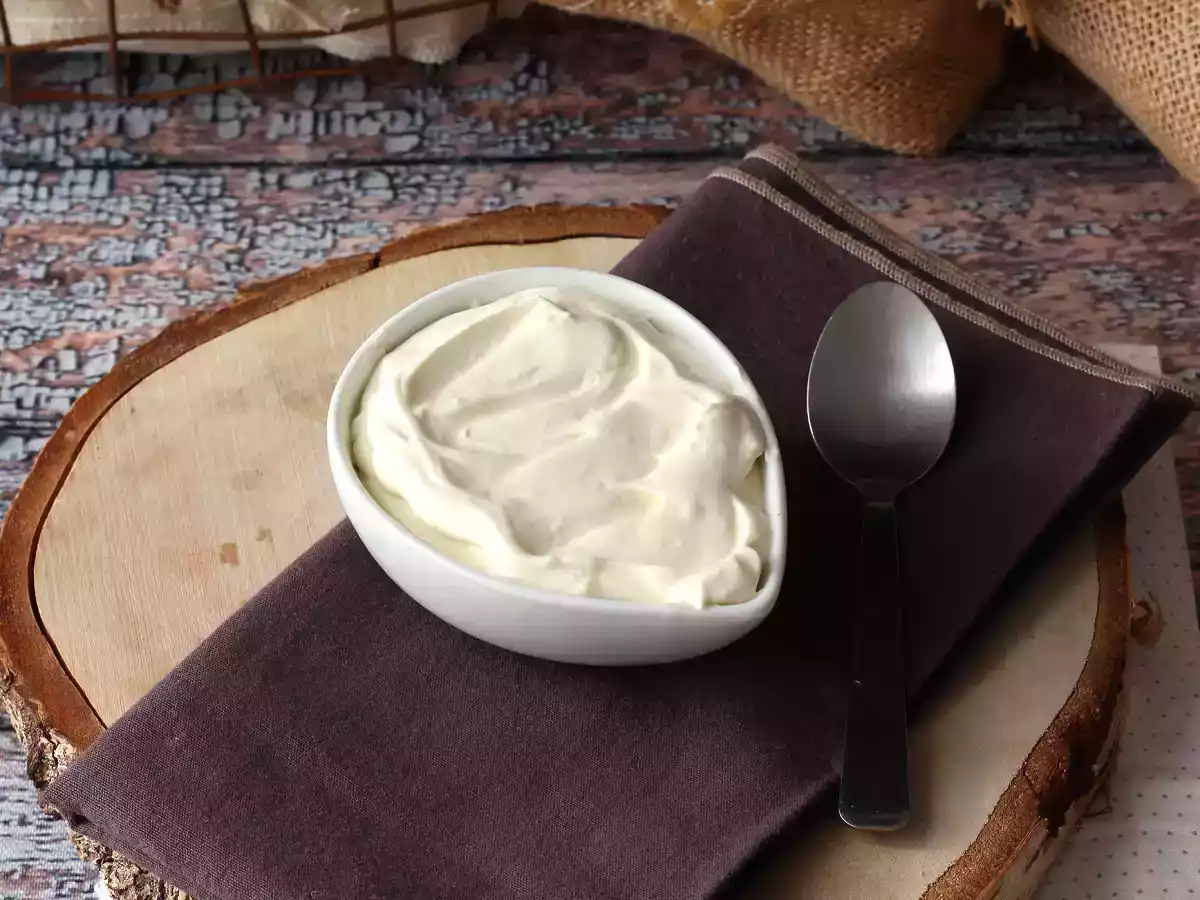Vaniljecreme montée, den perfekte topping til dine kager og lagkager! - foto 2