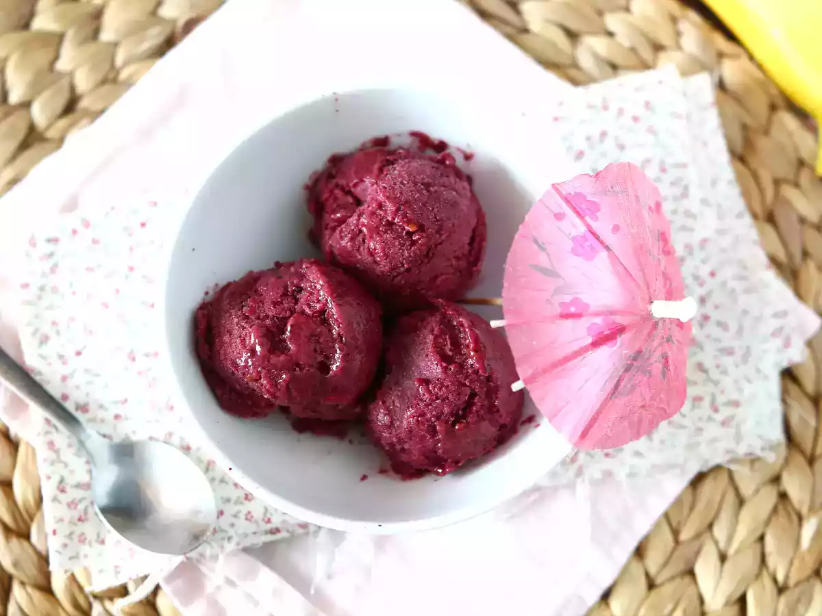 Vegansk is med røde frugter: dejlig flødebanan, supernem at lave! - foto 2
