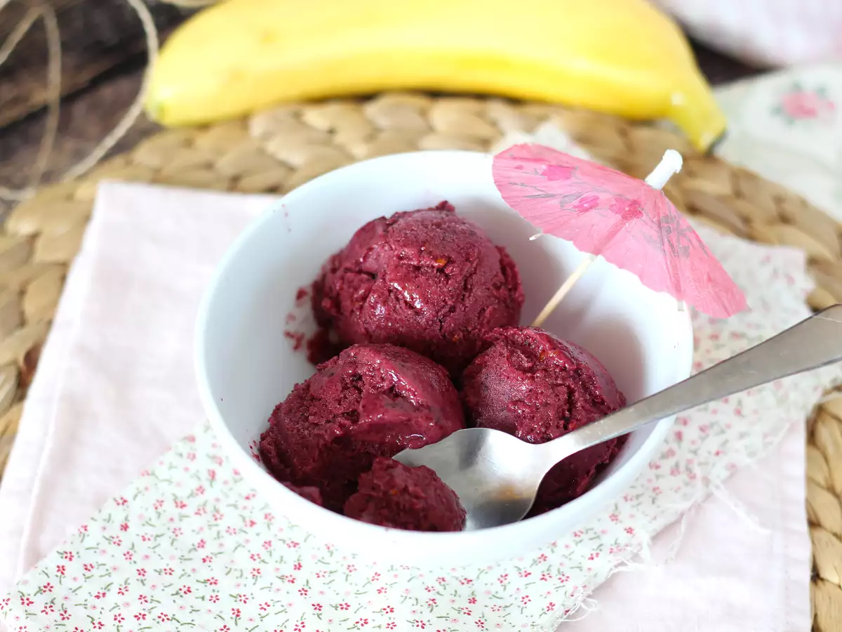 Vegansk nice cream med røde bær – supernem bananis! - foto 3