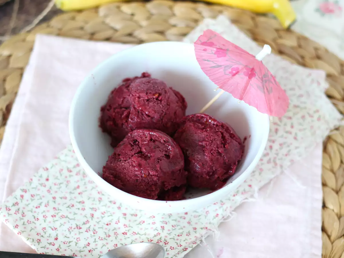 Vegansk nice cream med røde bær – supernem bananis! - foto 4