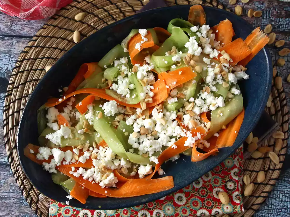 Vegetabilsk tagliatellesalat med jordnøddesauce - foto 5