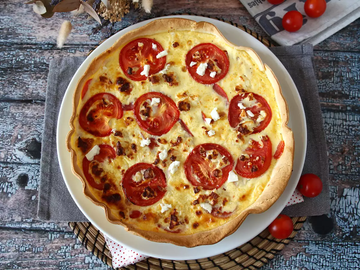 Vegetarisk tomat- og fetaquiche – perfekt til picnic!