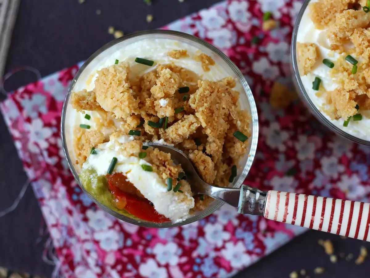 Vegetariske portionsglas med ærtecreme, parmesancrumble og mascarponecreme - foto 4