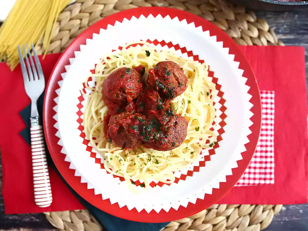 Vegetariske seitan-kødboller med tomatsauce - foto 3
