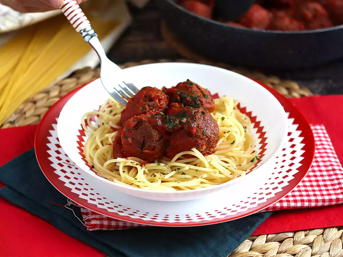 Vegetariske seitan-kødboller med tomatsauce - foto 5