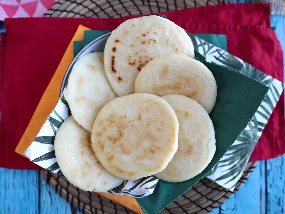 Venezuelanske arepas – glutenfri rundstykker med kun 3 ingredienser - foto 3