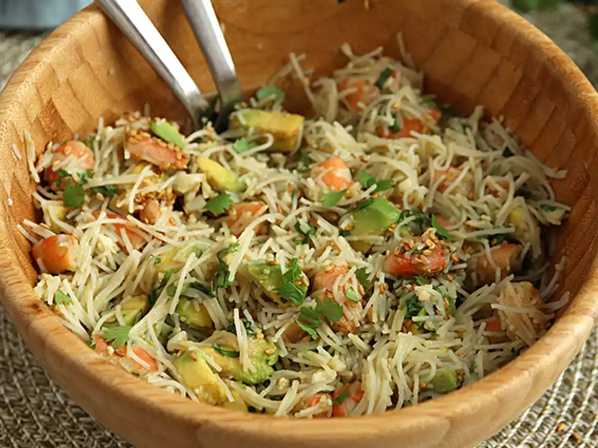 Vermicelli, rejer, avocado, æg og koriandersalat - foto 3