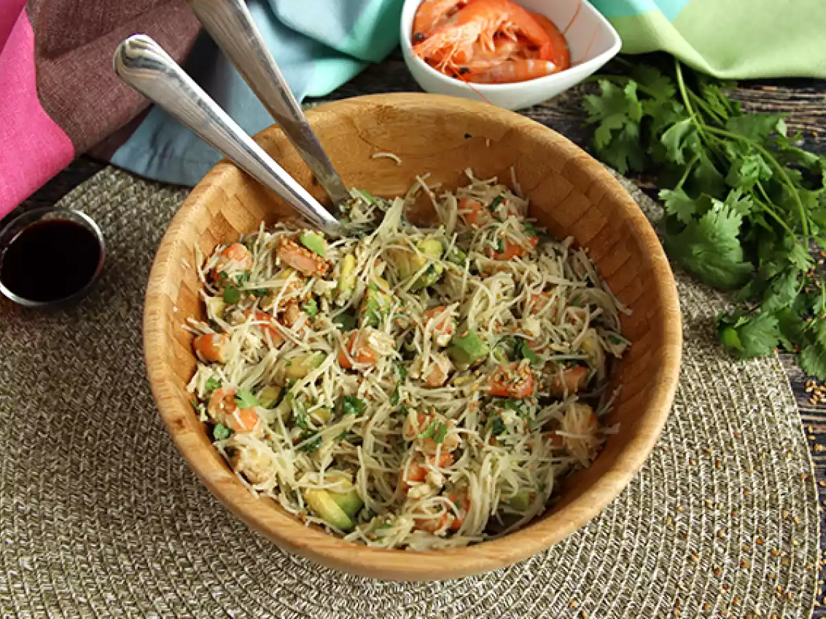 Vermicelli, rejer, avocado, æg og koriandersalat - foto 4