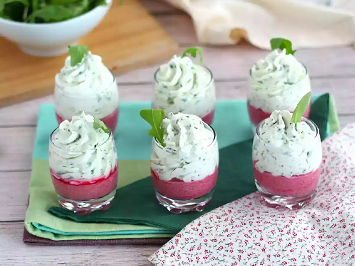 Verrines med rødbede- og rucola-mousse