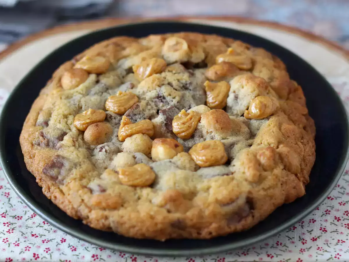 XXL-cookies med hasselnødder, mælkechokolade og praliné