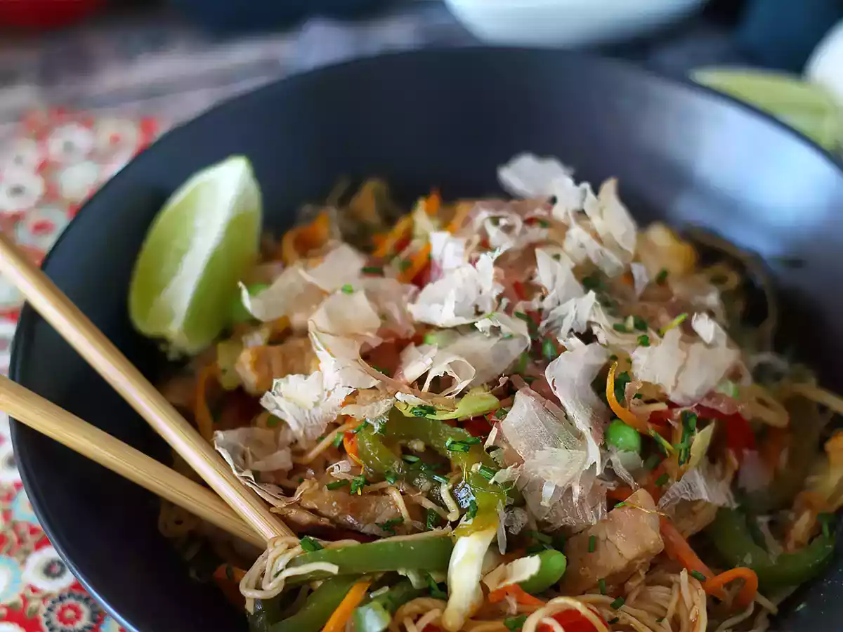 Yakisoba, wokede nudler med grøntsager - foto 4