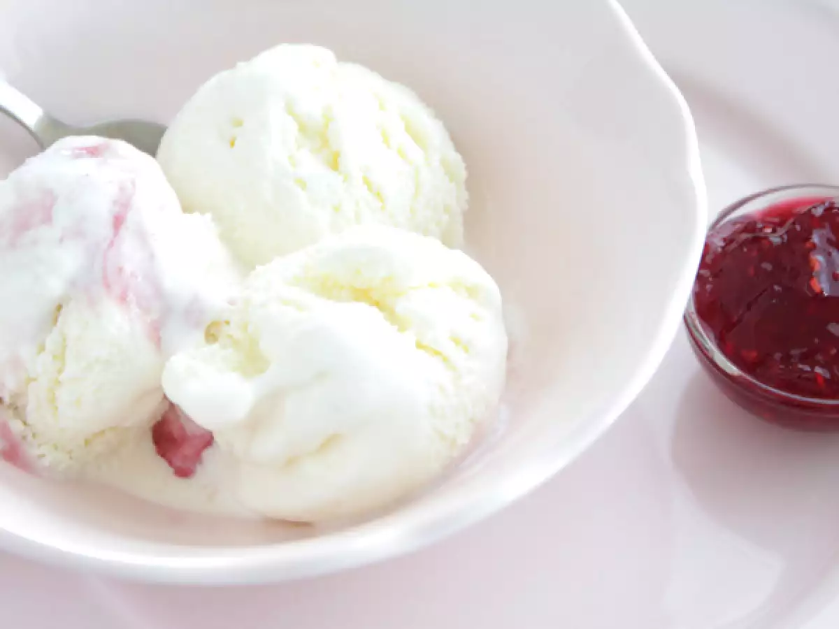 Yoghurtis med hindbær - foto 2