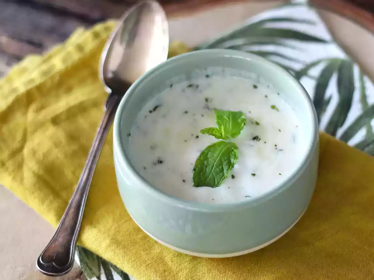 Yoghurtsauce til salater og kødboller