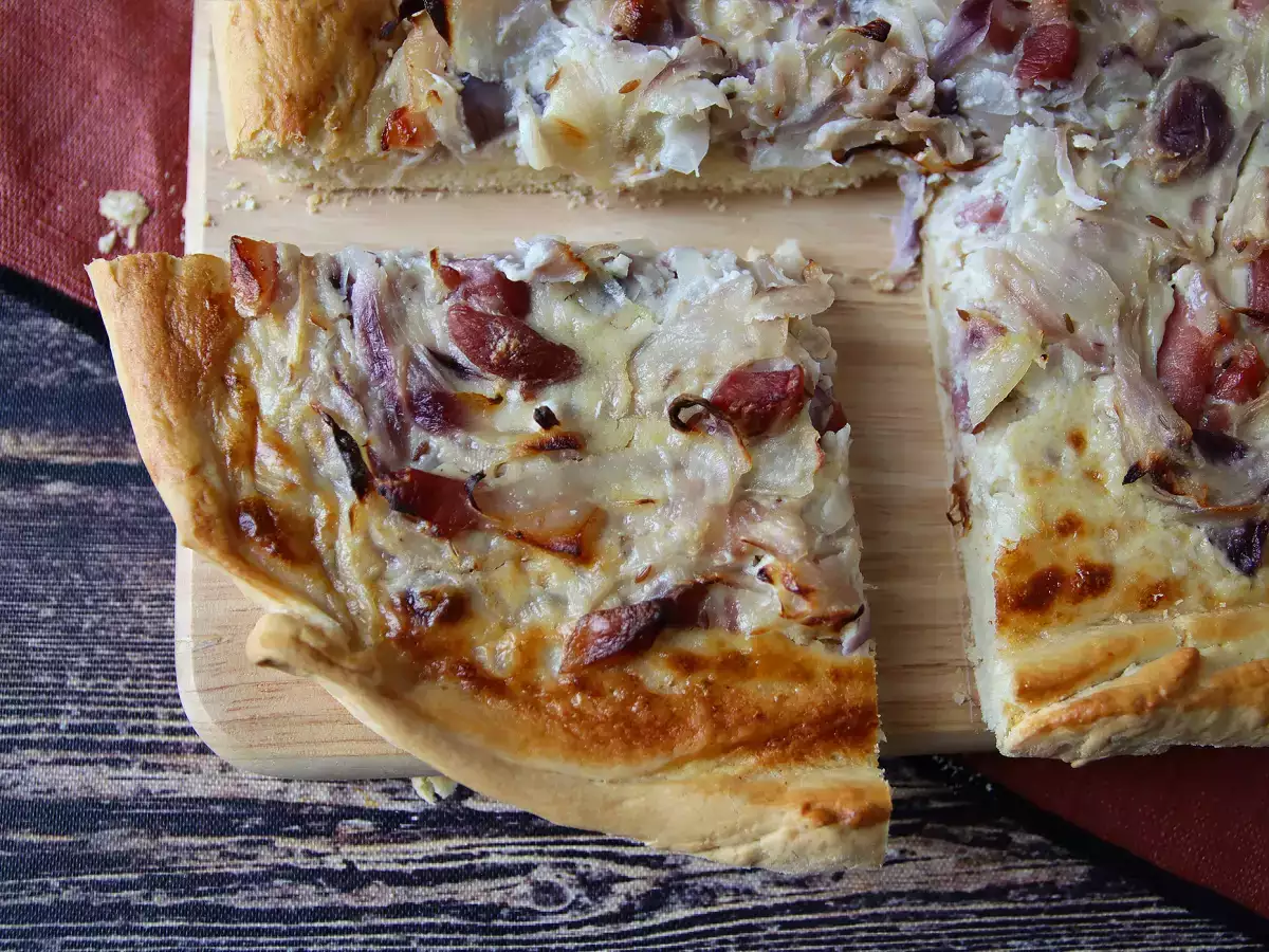 Zwiebelkuchen: den tyske tærte med bløde løg og bacontern - foto 2
